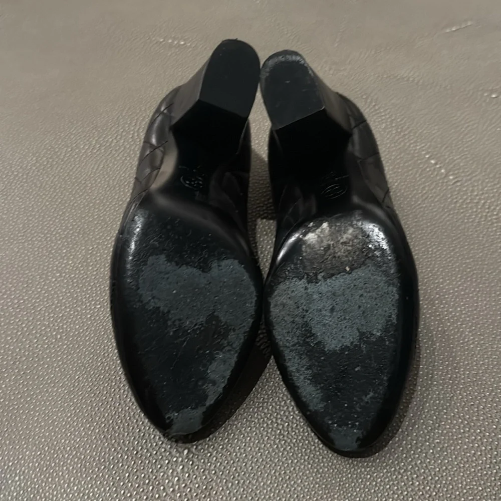 CHANEL Black Leather Flats with Silver Logo - Picture 4 of 6